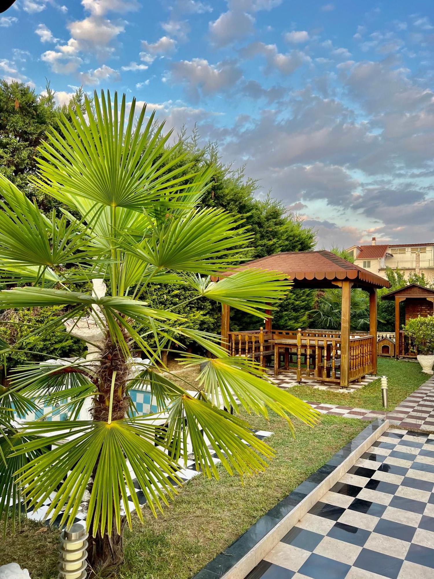 Guest House Pulake Berat Exterior foto